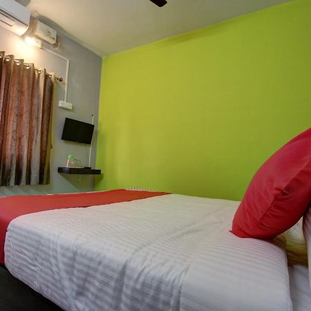 Hotel Oyo 30971 Gm Grande à Mudukarai Extérieur photo