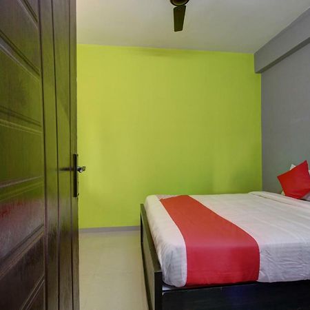 Hotel Oyo 30971 Gm Grande à Mudukarai Extérieur photo