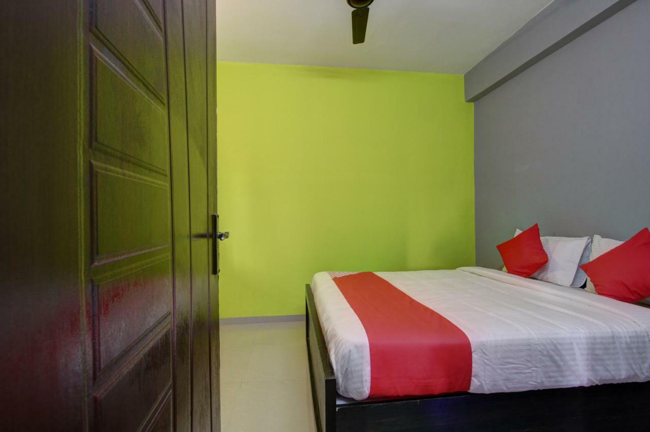 Hotel Oyo 30971 Gm Grande à Mudukarai Extérieur photo
