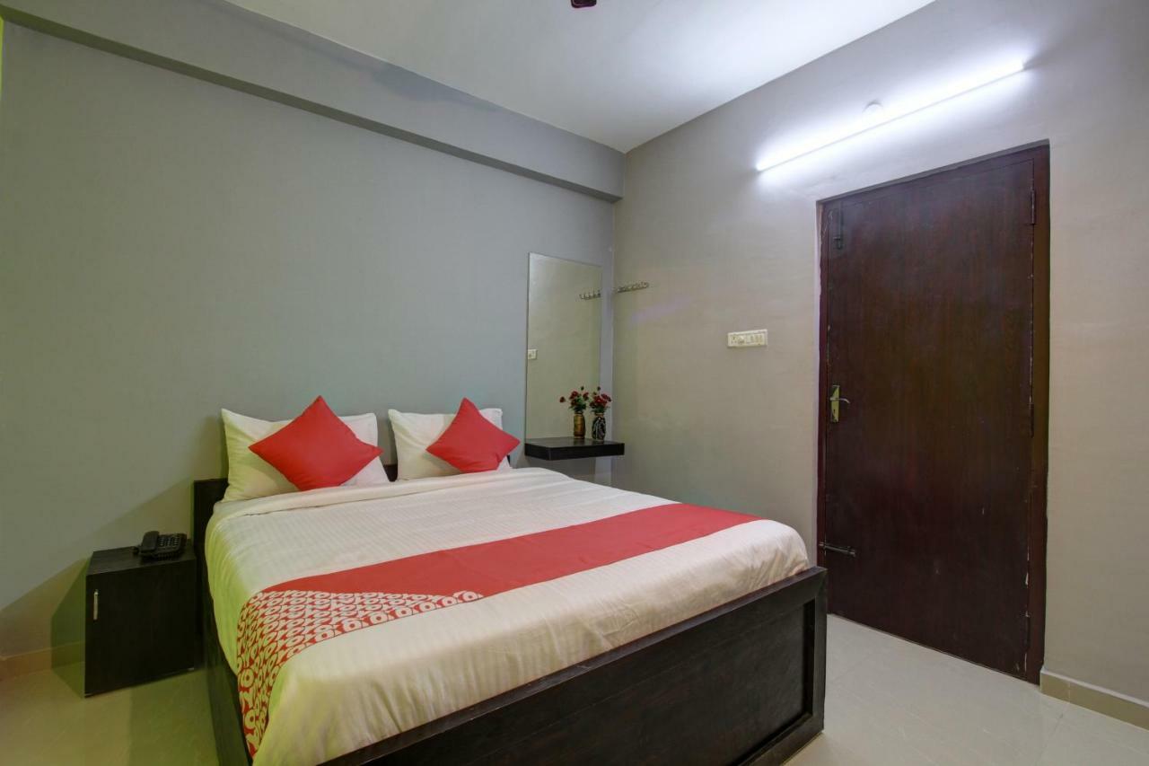 Hotel Oyo 30971 Gm Grande à Mudukarai Extérieur photo